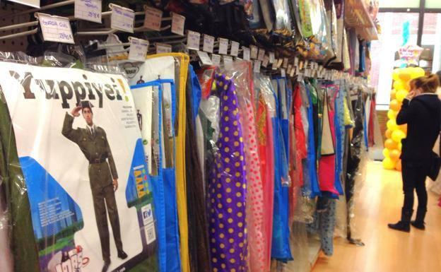 Las tiendas de disfraces de Bilbao comienzan a ver la luz
