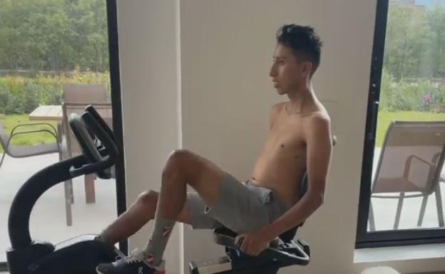 Egan Bernal comienza a pedalear tres semanas después de su brutal accidente
