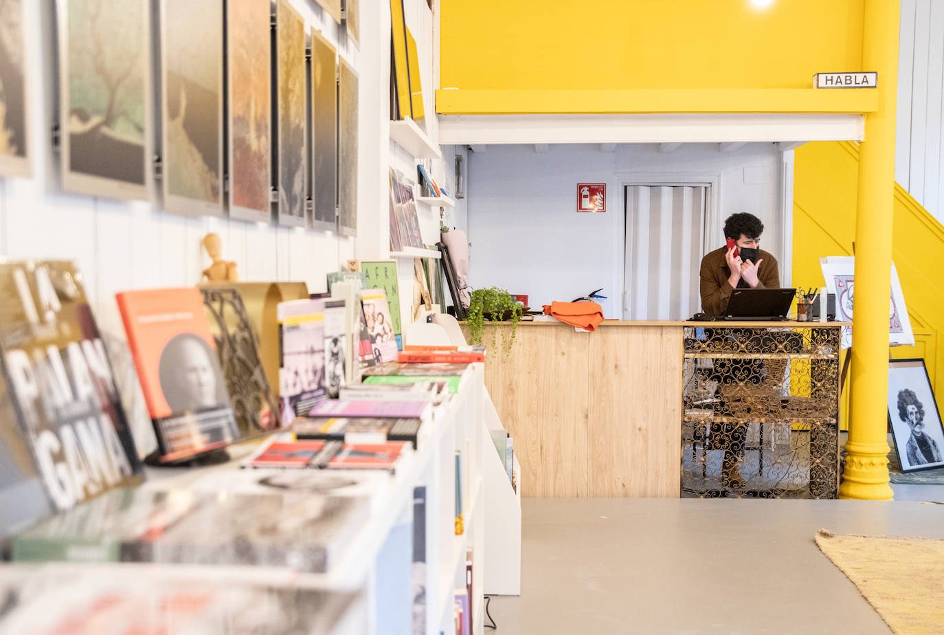 'La ilusa': la nueva (y diferente) librería de Bilbao que se rinde a la moda y el arte