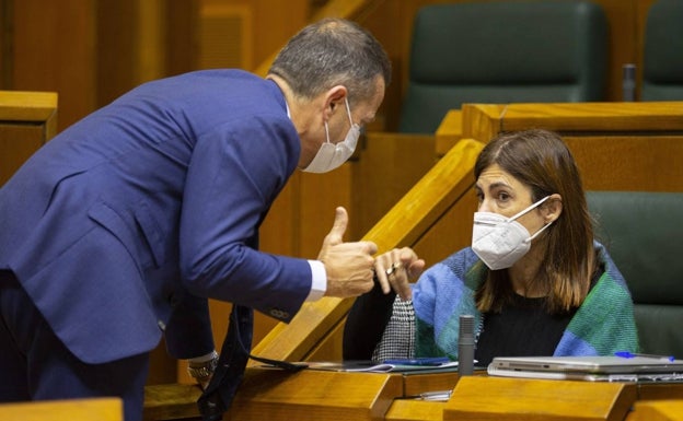 Podemos y PP cargan contra la reforma educativa por sus «renuncias» y «sectarismos»