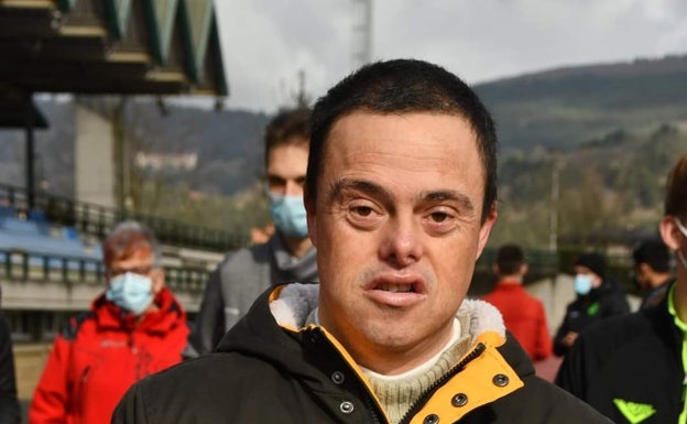 Aitor Rojo se retira por una lesión tras nueve años en el Bertako Javi Conde