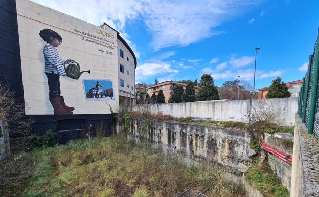 Llodio venderá el solar excavado en la plaza Aldai para hacer viviendas