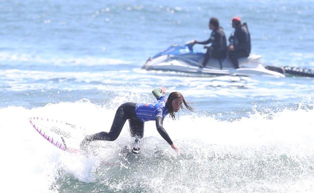 A la surfista de Sopela Leticia Canales le roban las tablas: «No le deseo esto a nadie»