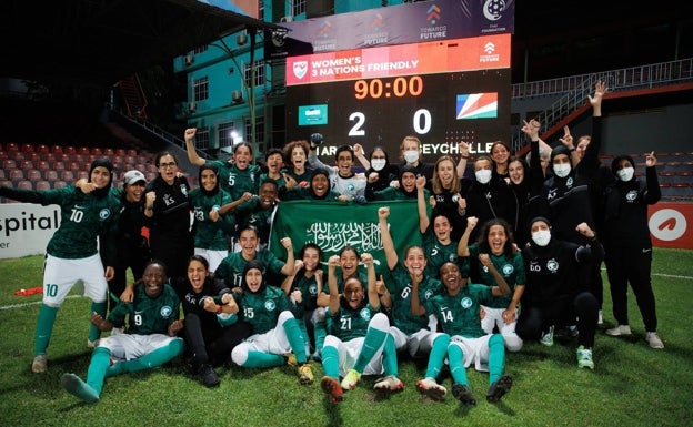 Arabia Saudí juega su primer partido internacional femenino y debuta con victoria