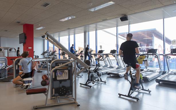 Bilbao Kirolak lanza un nuevo abono para el libre acceso a las 10 piscinas y 11 salas de fitness de sus polideportivos