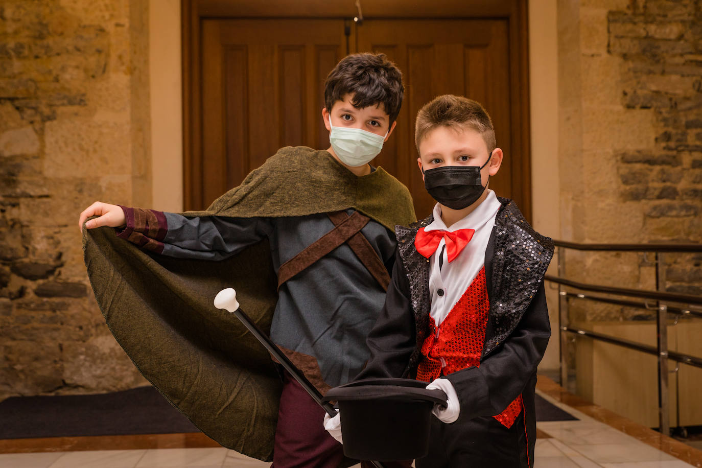 Elfos, mosqueteros, hippies, Wally... así son las comparsas del Carnaval de Vitoria