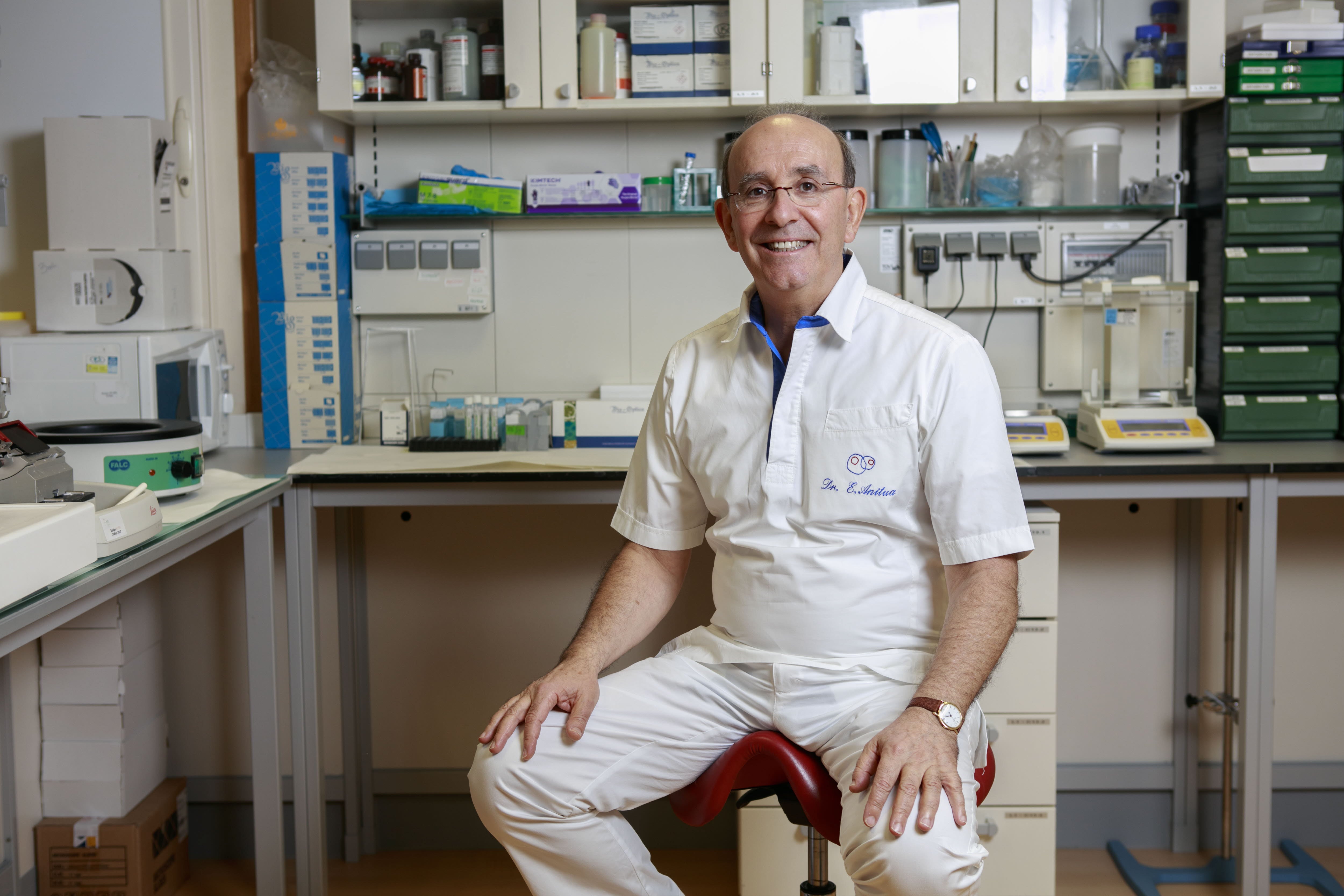 Eduardo Anitua recibirá la Medalla de Álava por «su espíritu innovador al servicio de las personas»