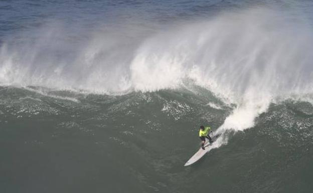 El espectáculo de las grandes olas vuelve a Punta Galea con algunos de los mejores surfistas del mundo