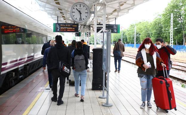 Las Juntas apremian a recuperar los trenes de Vitoria a Madrid suprimidos por el covid