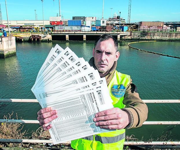 «He firmado 1.800 contratos en 14 años, solo pido un futuro estable»