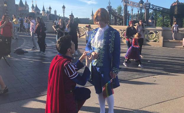 La declaración de amor del zapatero más creativo de Bilbao en Disneyland París