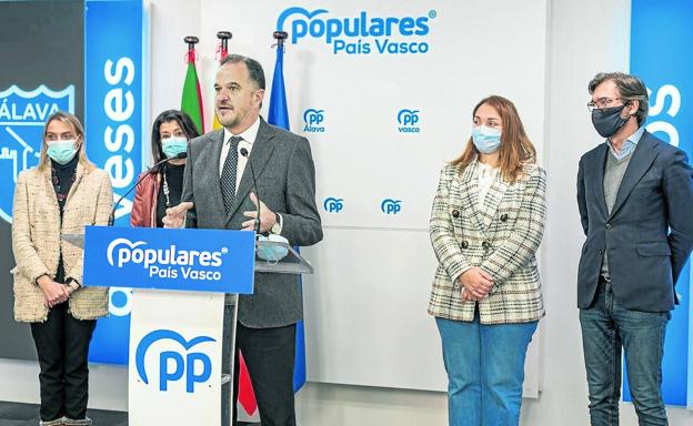 Iturgaiz ratifica su apoyo a Feijóo y cree que servirá para «recuperar la ilusión perdida»