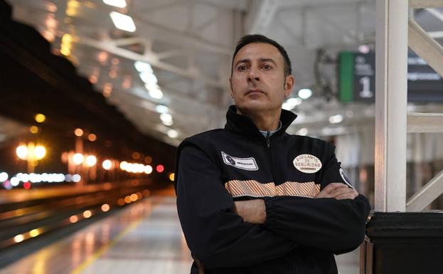Un vigilante de la estación recupera 200 euros que encontró tirados hace 2 años