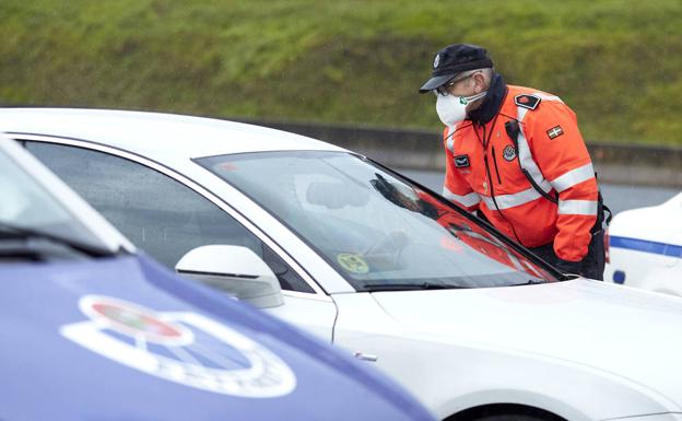 Detenido en Portugalete por conducir con el carné retirado, drogrado y con 26 pastillas de anfetaminas