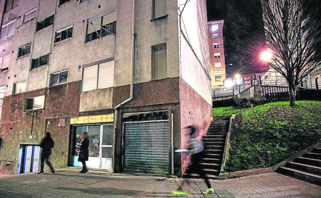 Más de veinte vizcaínos mueren cada año solos en sus casas sin que nadie les eche de menos