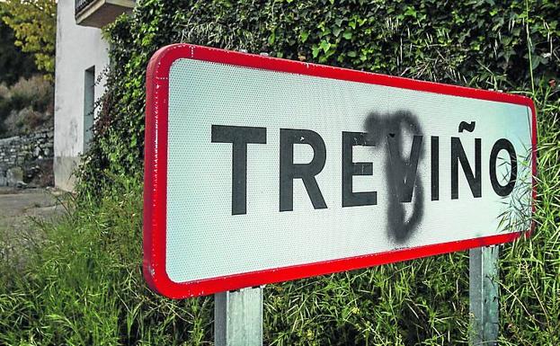 Tres choques entre la Junta y los consistorios nacionalistas