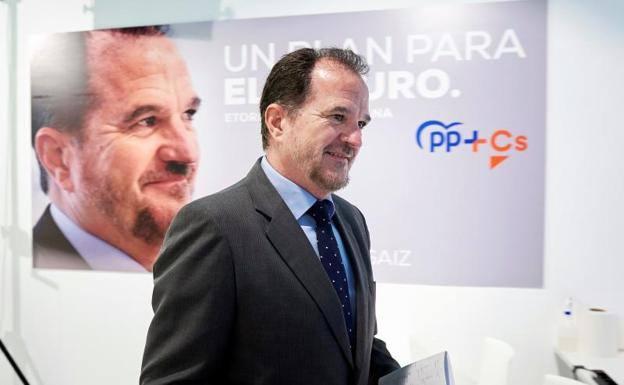 Iturgaiz avala la «nueva era» de Feijóo y dice que tendrá un apoyo «abrumador»