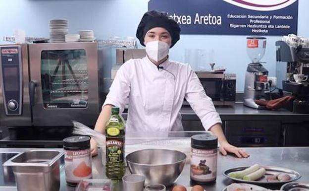 Una estudiante de la Escuela de Hostelería de Mendizorroza, entre las 10 promesas de la cocina española