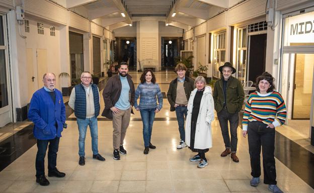 La desconocida galería de Bilbao llena de creadores que parece «una plaza de pueblo»