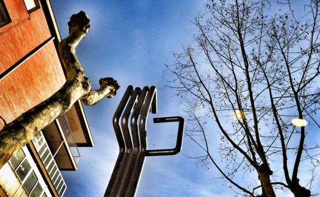 Una multitudinaria marcha vuelve a recordar a las víctimas del Tres de Marzo