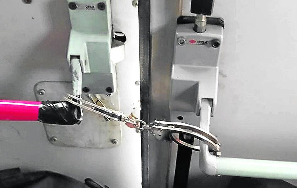 Trabajo ve «riesgo de seguridad en la conducción» de furgones de la Ertzaintza