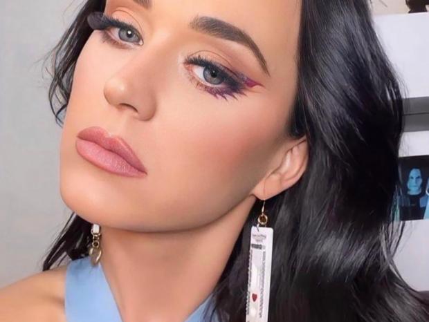 Carolina, la artista detrás de los pendientes anticovid de Katy Perry
