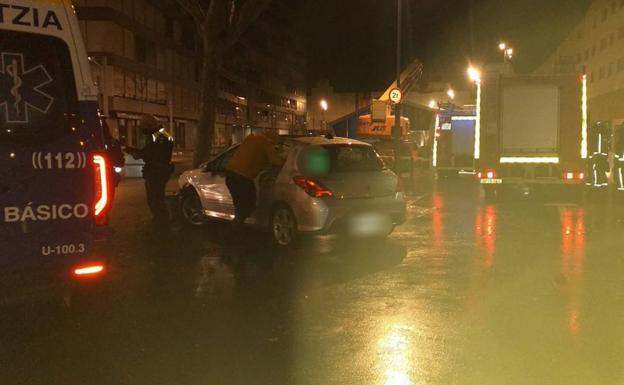 Varias personas resultan heridas en un accidente de tráfico junto al Iradier