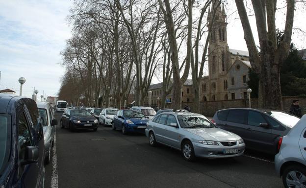 El Ayuntamiento inicia por NClic su plan para atajar las dobles filas en los colegios