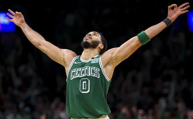 Tatumek Larry Bird berdindu du (edo agian ez)