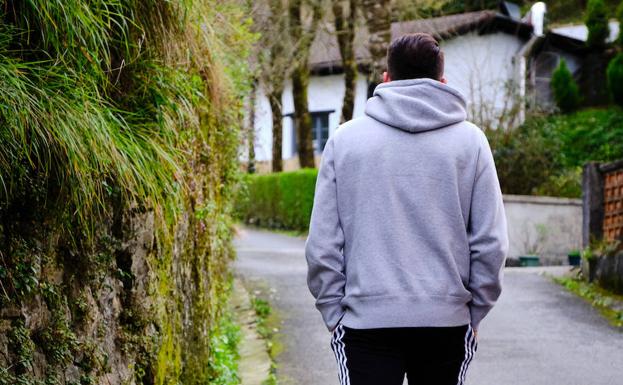 «Me han echado de Arkaute por militar, homosexual y español»