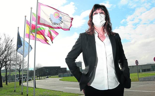 «Me he marcado el reto de que las mujeres ocupen puestos estratégicos en la Ertzaintza»