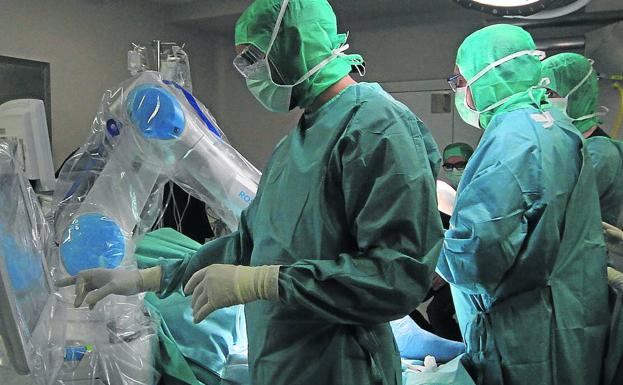 La sexta ola aumenta las listas de espera y deja una demora de casi 3 meses para ser operado