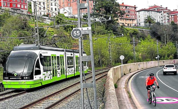 El tranvía acelera para estrenar este mes su ampliación entre Atxuri y Bolueta