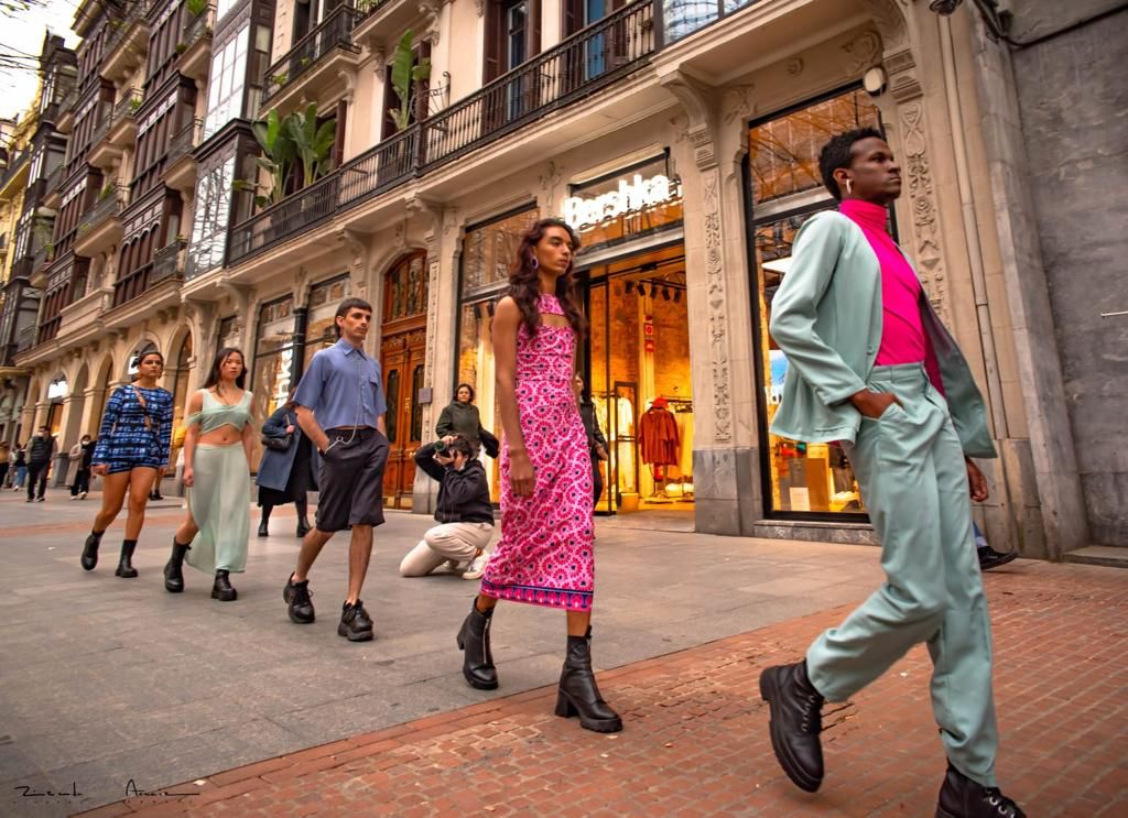 Moda sobre el asfalto: las calles de Bilbao se convierten en una pasarela