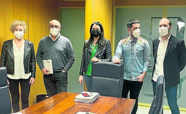 Los partidos pactan que los alumnos acaben la ESO con un nivel B2 en euskera y castellano