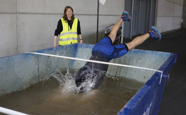 Medio millar de personas participan en la Ausartan Race, la carrera de obstáculos más plural