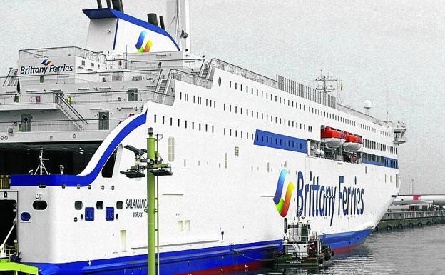 Un nuevo ferry 'a todo gas' une desde ayer Bilbao e Inglaterra