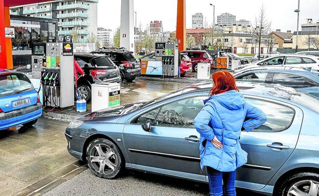 Jornada «caótica» en las gasolineras de Álava