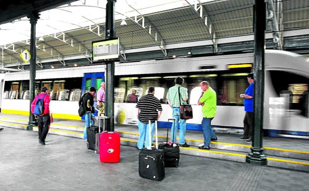 El tren entre Santander y Bilbao tendrá paradas en Laredo y Castro