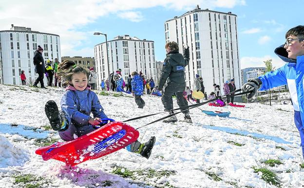 Finaliza el aviso amarillo por nieve con todos los puertos y carreteras de Álava abiertos