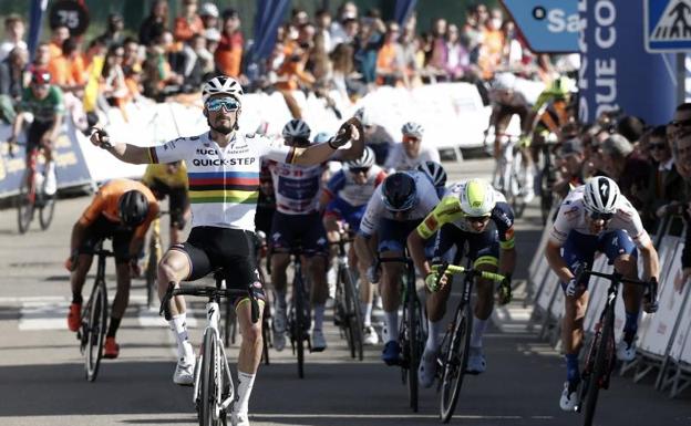 Alaphilippe le cierra a Ibon Ruiz la puerta en Viana