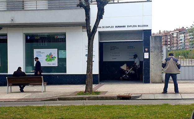 Bizkaia encadena 4 meses de caída en la concesión de ayudas de la RGI