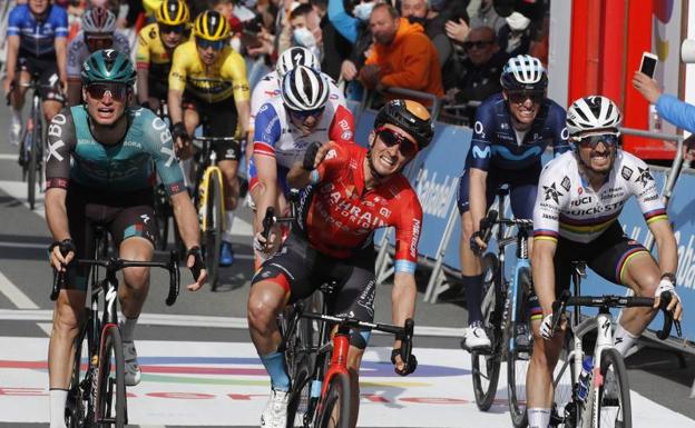 Pello Bilbao logra la primera victoria española de 2022