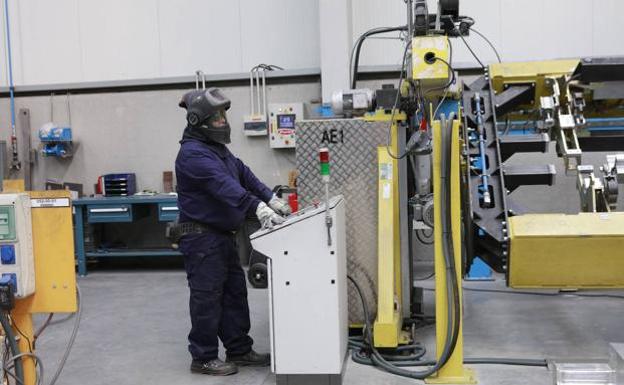 Los empresarios urgen a la Diputación de Álava bajar impuestos para salvar el empleo