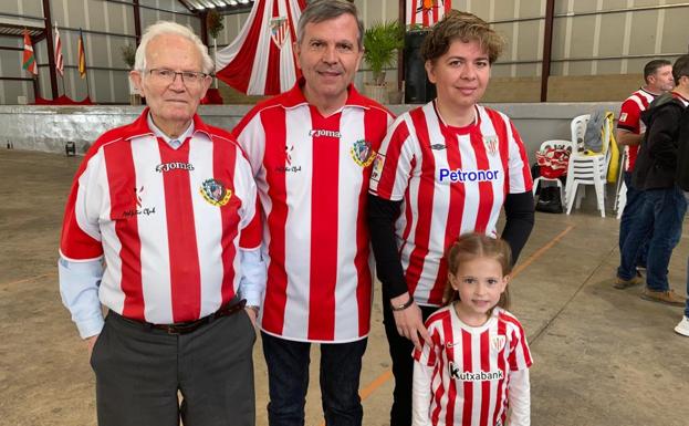 Cuatro generaciones del Athletic en Villarreal: «Es un orgullo que el sentimiento pase de padres a hijos»