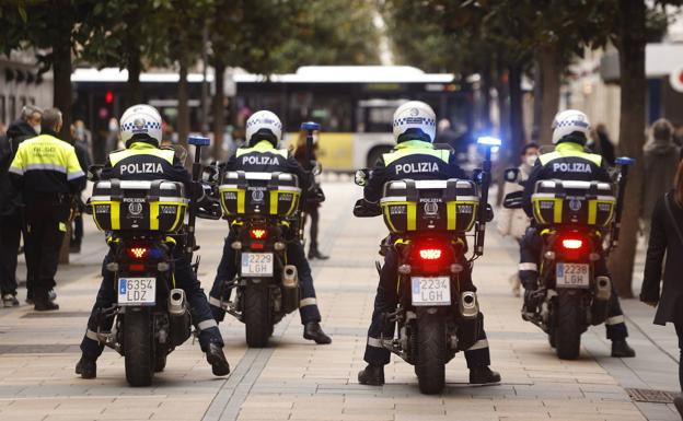 Detienen a un hombre de 32 años por agredir a su pareja en una calle de Lakua-Arriaga