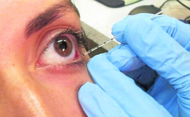 Investigadores vascos buscan marcadores del párkinson en las lágrimas