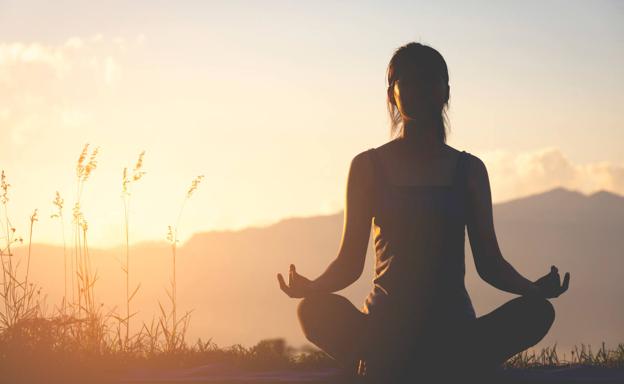 Por qué el yoga te cambia la vida: cinco posturas y buenas razones para practicarlo