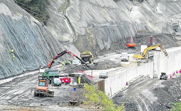 Las constructoras del TAV reclaman más de 80 millones a los gobiernos central y vasco