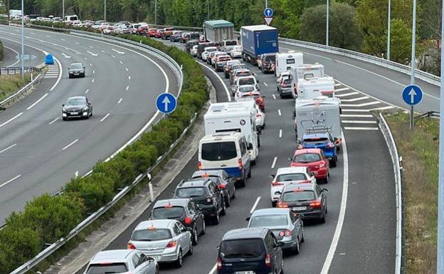 Acaban las retenciones en Cantabria que han llegado a ser de 22 kilómetros